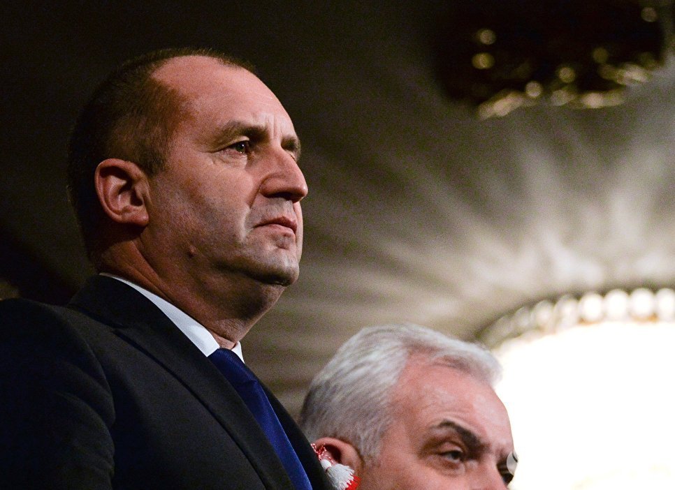 США и Великобритания требуют выслать дипломатов. Болгария отказывает