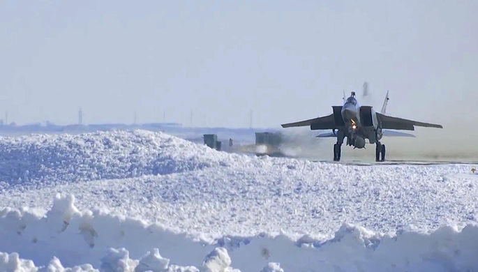 Российские истребители впервые отразили учебную атаку в Арктике