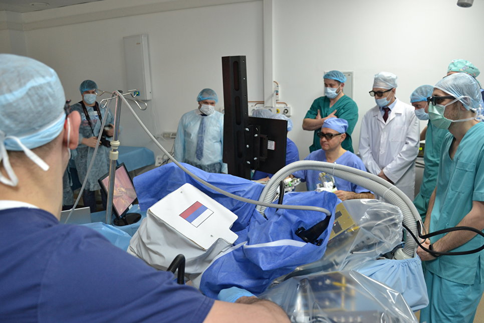 "Нам поставили амбициозную задачу". Как создавали робота-хирурга в России