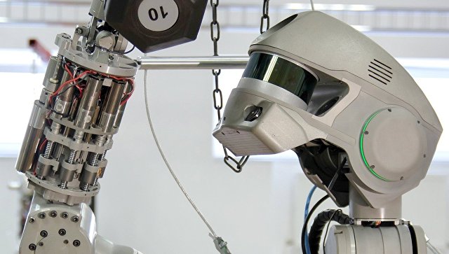 Батареи для роботов-космонавтов установят снаружи и внутри МКС