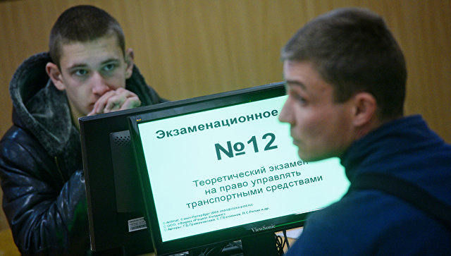 Эксперт призвал ввести бессрочные права для законопослушных водителей