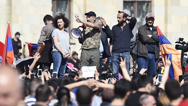 Российские дипломаты встретились с лидерами протестов в Армении