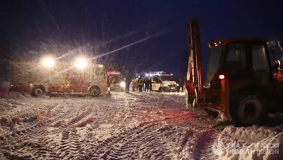 На месте крушения Ан-148 нашли 13 фрагментов самолета, сообщил источник