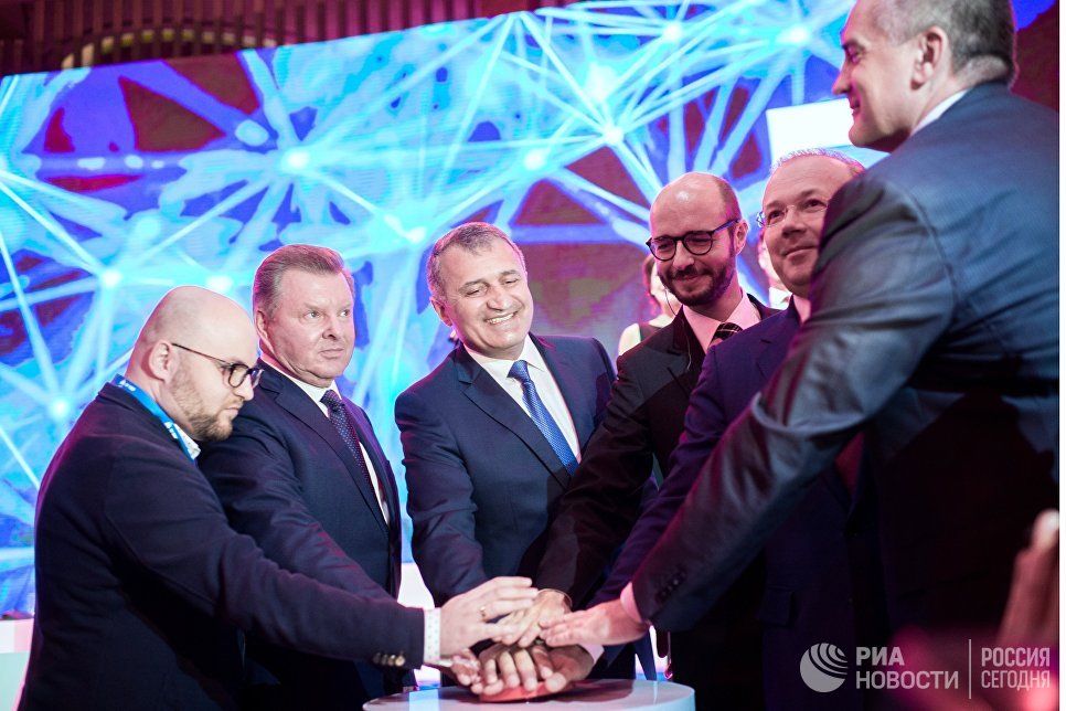 Участники ЯМЭФ подписали соглашения на 162 миллиардов рублей