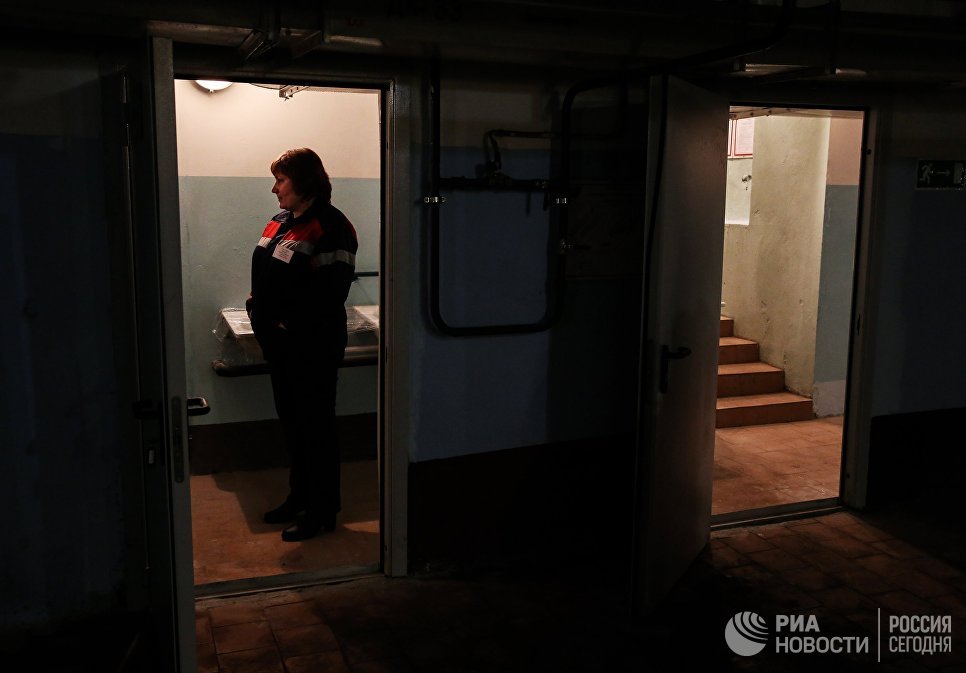 "Ройте ямы, укрывайтесь досками". Репортаж из московского бомбоубежища