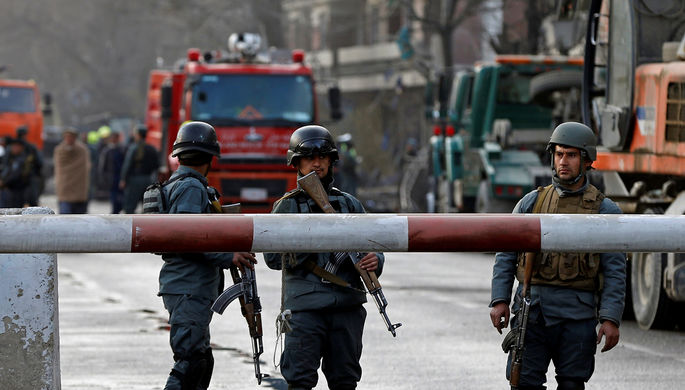 В Афганистане террорист-смертник напал на военный конвой