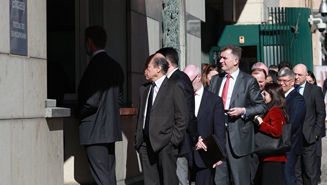 Послы съезжаются к дипмиссии Британии в Москве после доклада ОЗХО