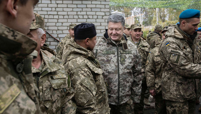 Украинские моряки пригрозили Порошенко возвращением в Крым за квартирами