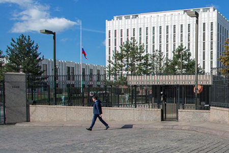Вашингтон обязан вернуть российскую недвижимость в США, заявили в МИД