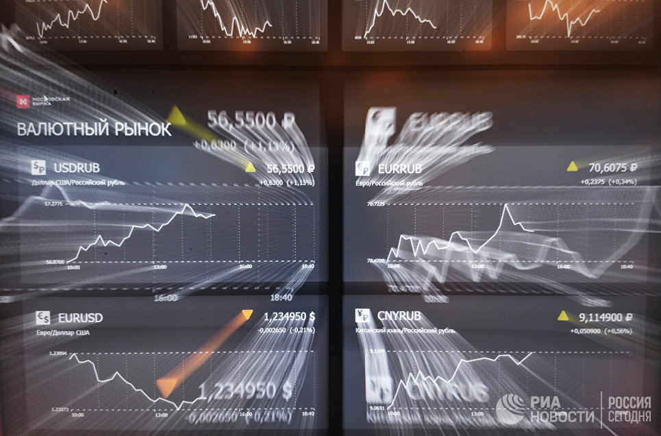 Резервный ход: "сбросит" ли Россия фунт после запрета сделок с госдолгом