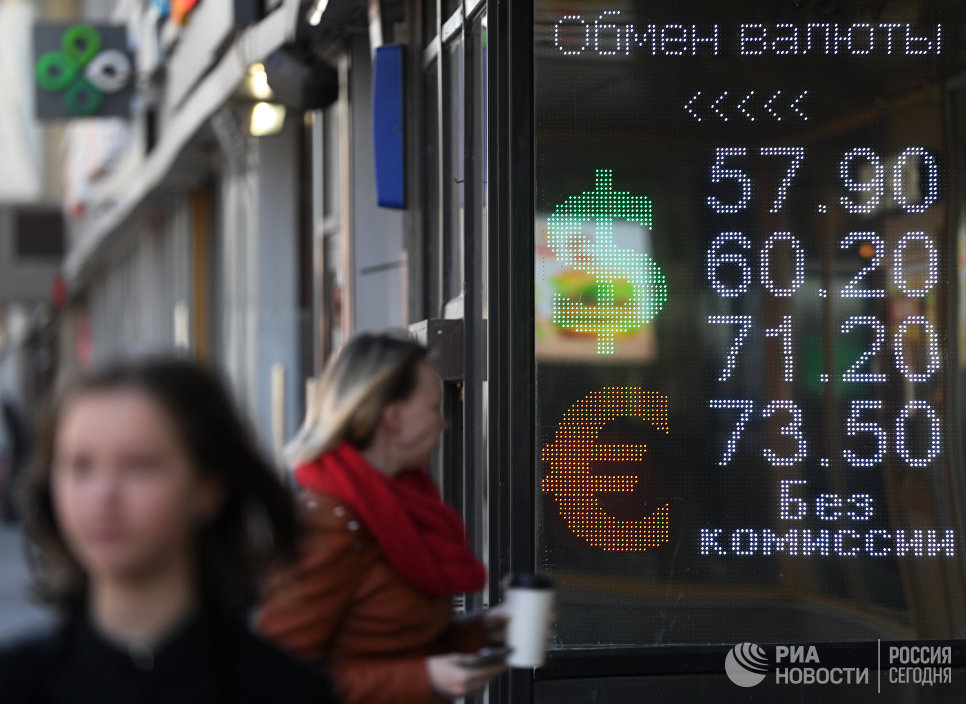 "Химические" санкции: выдержит ли российская валюта новый удар
