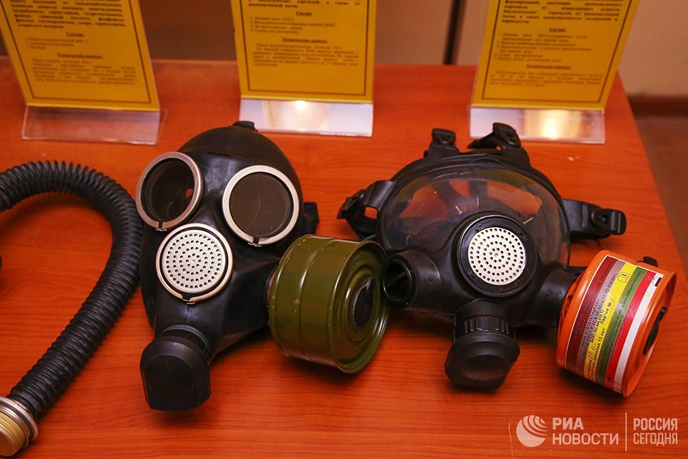 "Ройте ямы, укрывайтесь досками". Репортаж из московского бомбоубежища