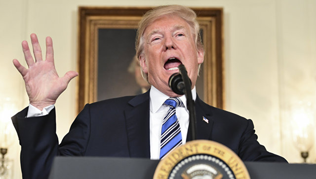 Трамп обвинил CNN и NBC в распространении "фейковых новостей"