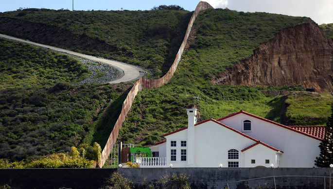 Трамп распорядился отправить военных на границу с Мексикой