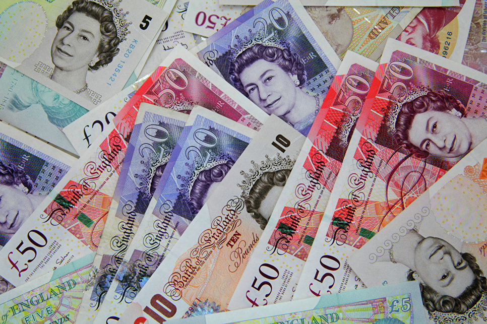 Резервный ход: "сбросит" ли Россия фунт после запрета сделок с госдолгом