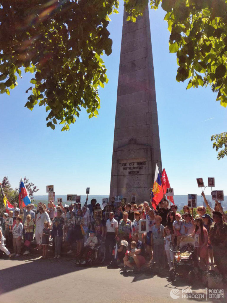 "Бессмертный полк" в Льеже: подвиг сапера и семья безымянных героев