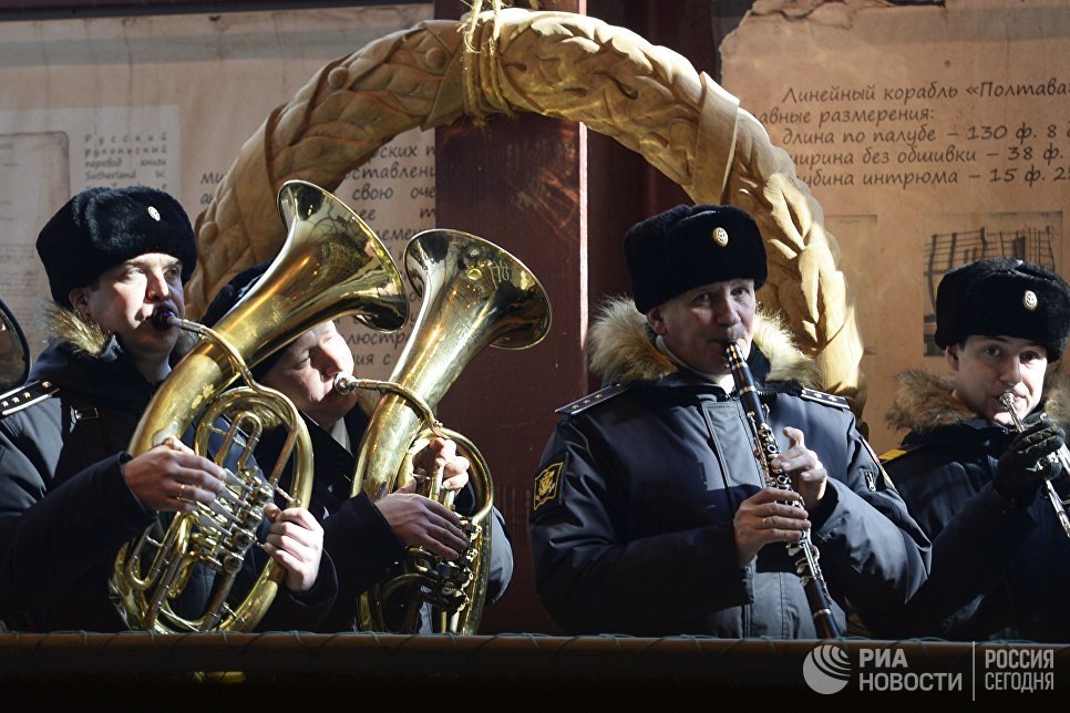 В Петербурге спустили на воду точную копию корабля, который создавал Петр I