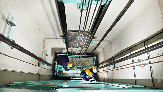 В Архангельске мужчина погиб, пытаясь выбраться из грузового лифта