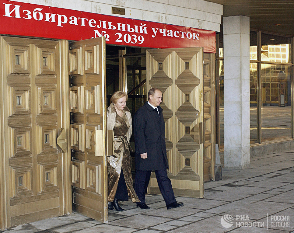 Работу Путина на посту президента одобряют 82% россиян, показал опрос