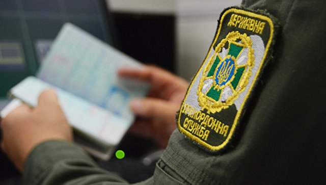 Четырех футбольных болельщиков из России не пустили на Украину