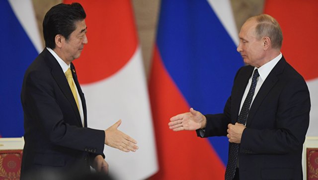 Абэ призвал "поставить точку" в вопросе мирного договора с Россией