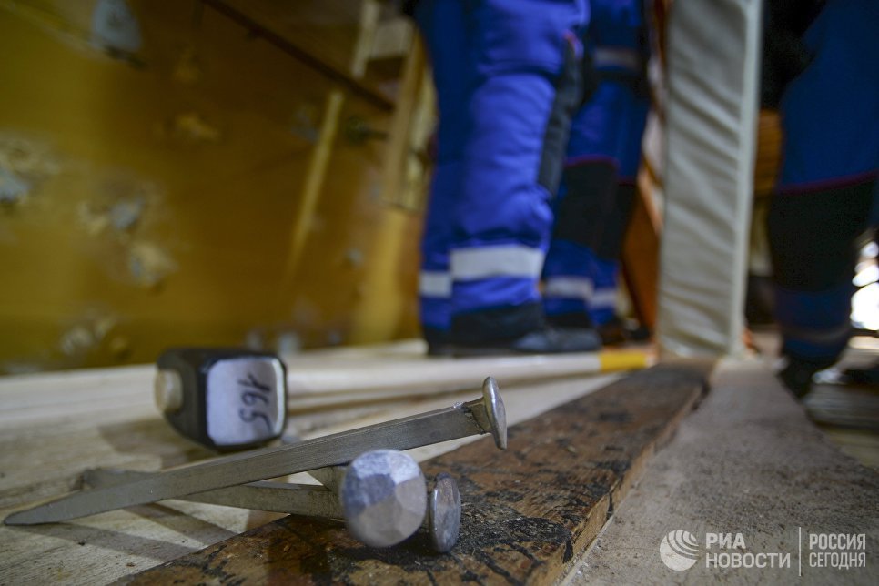 В Петербурге спустили на воду точную копию корабля, который создавал Петр I