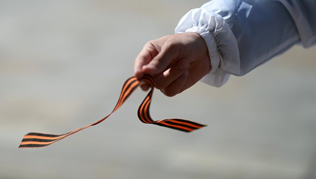 На Украину не пустили двух россиян из-за георгиевских ленточек