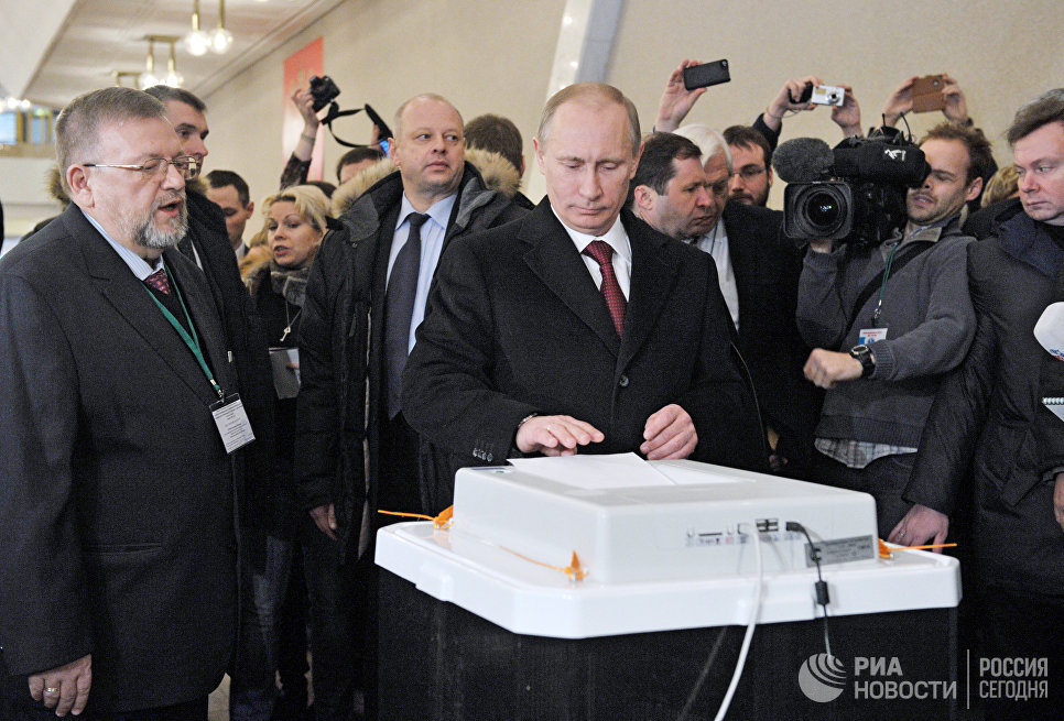 Работу Путина на посту президента одобряют 82% россиян, показал опрос