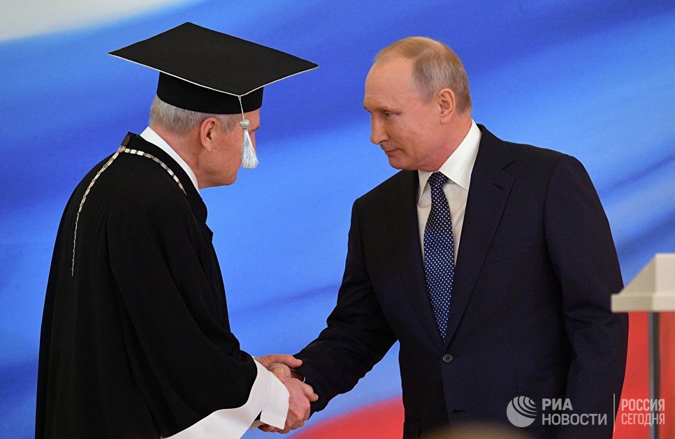 Путин поручил до 2024 года обеспечить рост экономики выше мирового