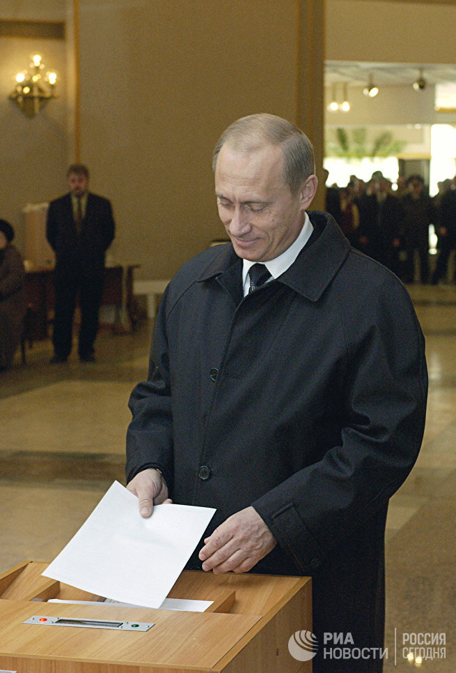 Работу Путина на посту президента одобряют 82% россиян, показал опрос