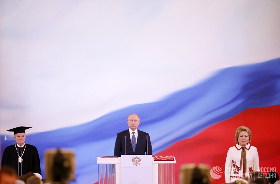 Путин поручил до 2024 года обеспечить рост экономики выше мирового