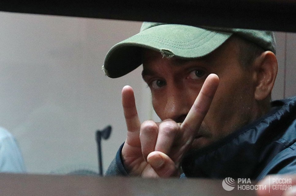 Суд арестовал вандала, испортившего картину Репина