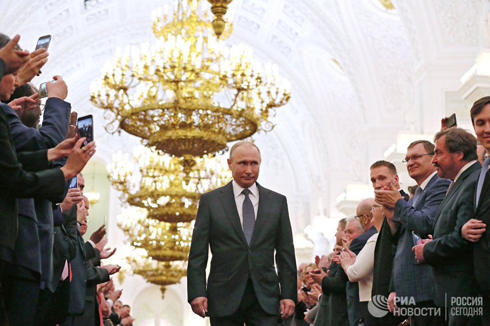 Путин поручил до 2024 года обеспечить рост экономики выше мирового