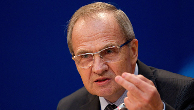 Зорькин предложил приравнять ТЦ по мерам безопасности к аэропортам