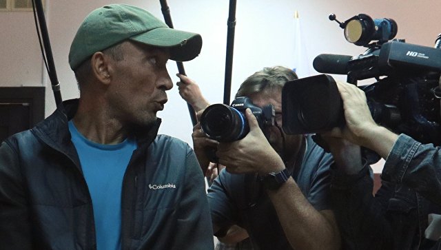 Суд арестовал вандала, испортившего картину Репина