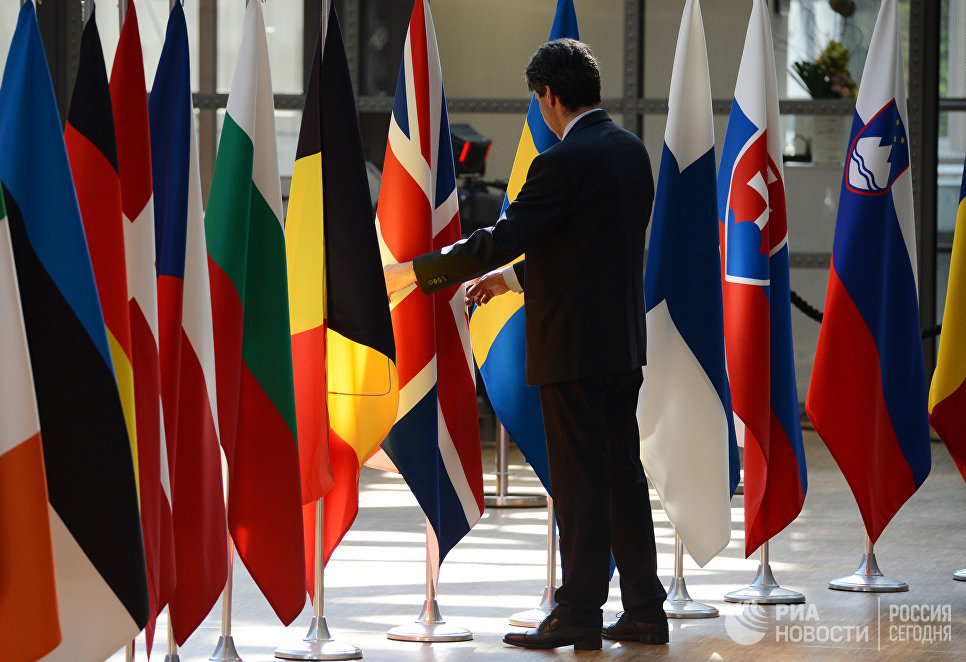 Сбросить "мешки с песком". Без кого Евросоюз собирается "лететь" дальше