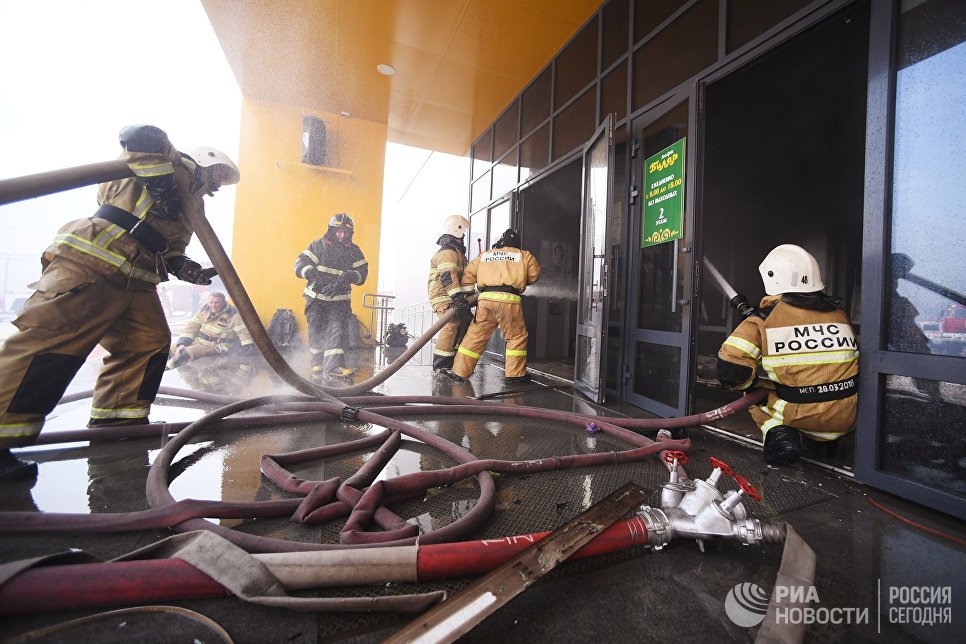 Пожар в казанском ТЦ "Порт" тушили около семи часов