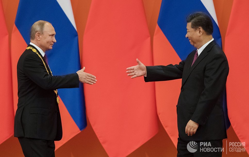 Путин приготовил и попробовал в Китае местную еду