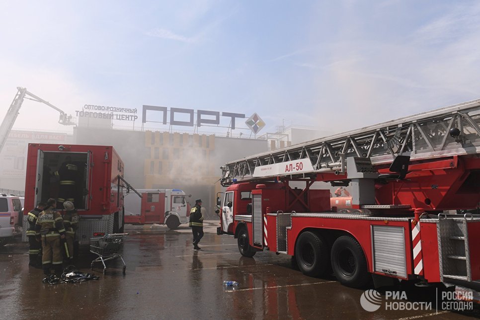 Пожар в казанском ТЦ "Порт" тушили около семи часов