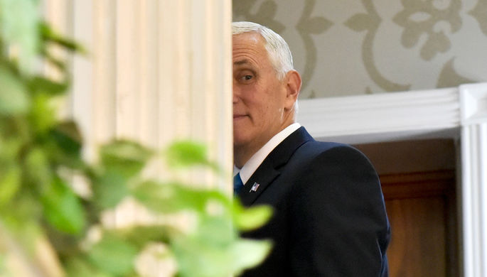 Видео, где Пенс копирует Трампа, стало вирусным