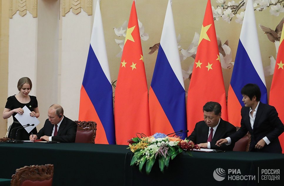 Путин приготовил и попробовал в Китае местную еду