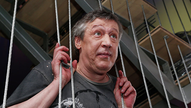 В Совфеде уличили Ефремова в нарушении закона из-за слов о мосте в Крым