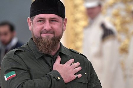 Кадыров поздравил президента и граждан страны с Днем России