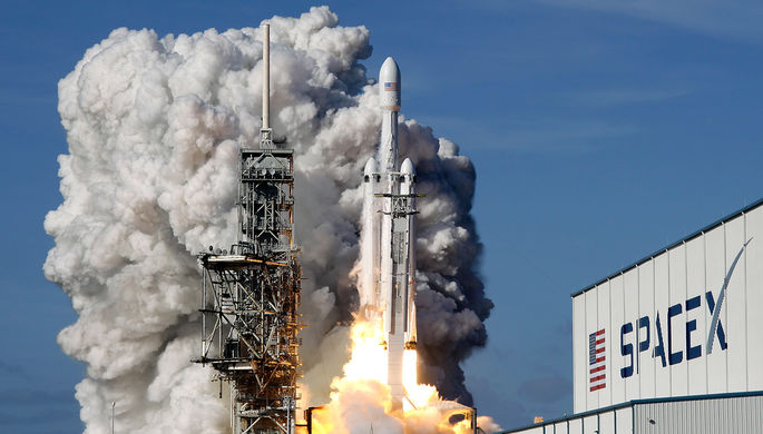 SpaceX выиграла контракт на отправку секретного спутника на Falcon Heavy