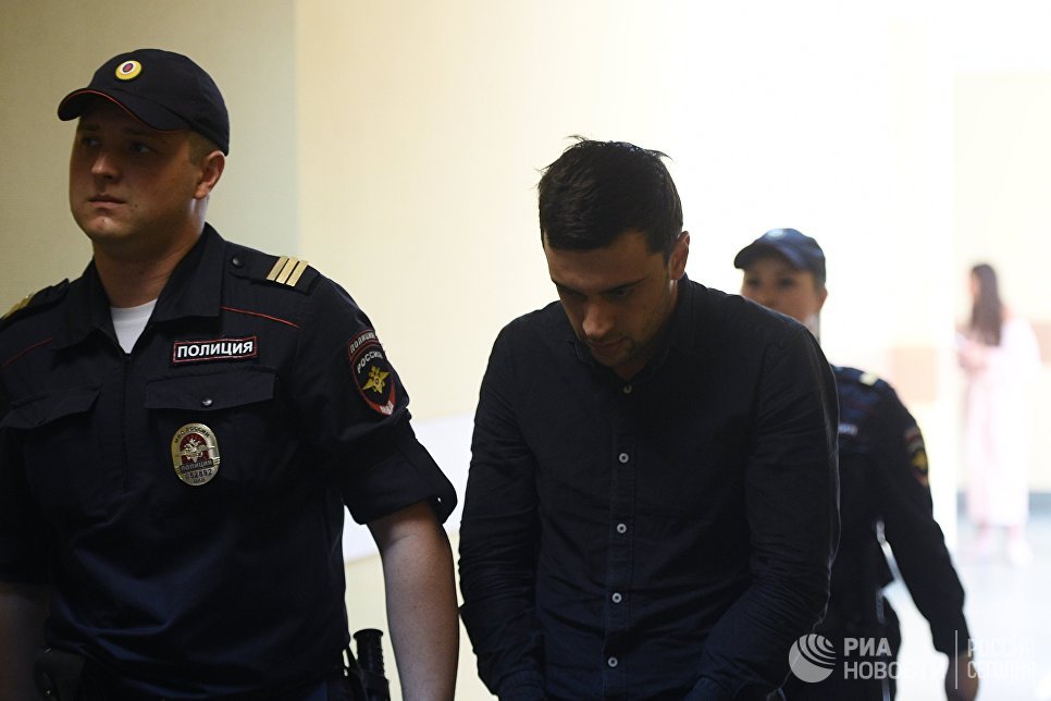 Суд арестовал экс-сотрудника "Синергии", сбившего беременную девушку