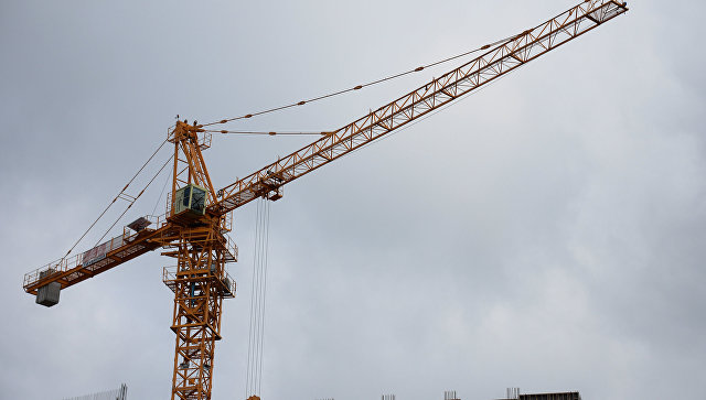 В Барнауле при падении башенного крана погиб один рабочий