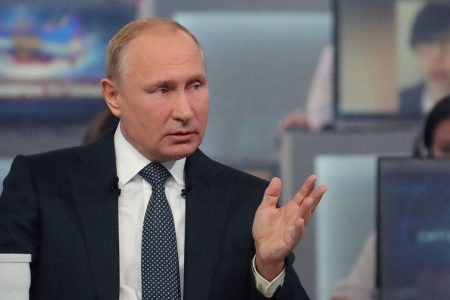 Путин ответил блогеру на вопрос о блокировке YouTube и Instagram