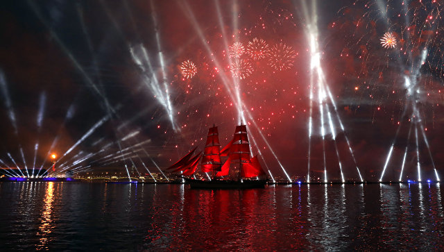 В Петербурге "Алые паруса" собрали рекордное число зрителей, пишут СМИ