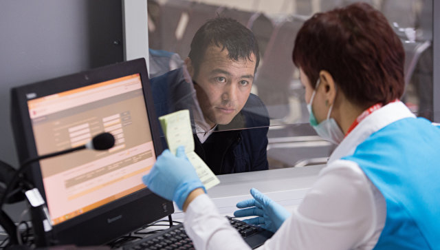 Россияне теперь смогут самостоятельно снимать с учета мигрантов