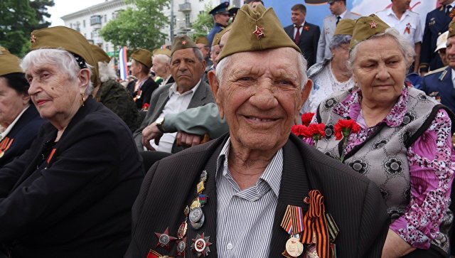 "Сидел бы дома, уже бы слег": 95-летний ветеран рассказал о секрете счастья